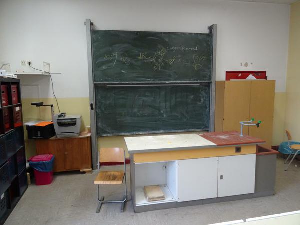Sogar die Schreibtafel hängt noch in der ehemaligen Teske-Schule.