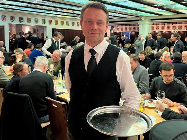   War talk of the party: the waiter who looks like Christian Lindner