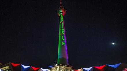 Laser! Nur: Meint irgendjemand ernsthaft, mit einem beleuchteten Fernsehturm und tausenden Plakaten könnte so etwas wie eine Olympiastimmung in dieser Stadt entstehen?