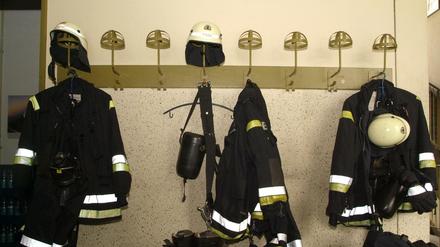 Einsatzbereit. Uniformen der Berliner Feuerwehr.