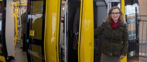Die BVG-Vorstandsvorsitzende Sigrid Evelyn Nikutta stellt im Jahr 2015 den neuen U-Bahntyp IK von Stadler vor.