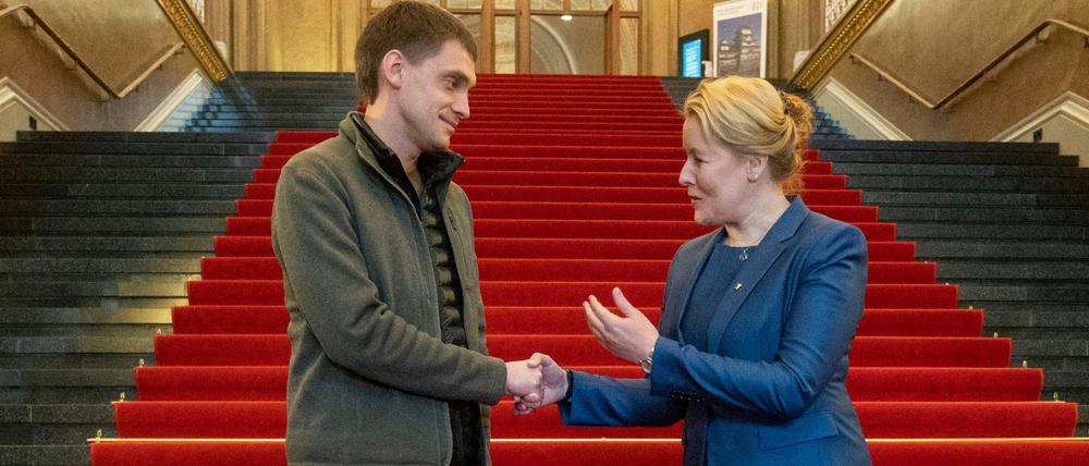 Berlins Regierende Bürgermeisterin Franziska Giffey und ihr Amtskollege aus der ukrainischen Stadt Melitopol, Iwan Fedorow, im Roten Rathaus.