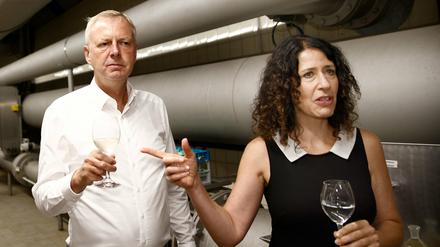 Bettina Jarasch mit Frank Bruckmann, Vorstandschef und Finanzvorstand der Berliner Wasserbetriebe.