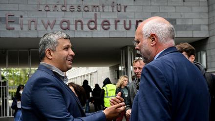 Wollen Tempo machen: Raed Saleh (SPD, links), Vorsitzender der SPD-Fraktion im Abgeordnetenhaus, und Engelhard Mazanke, Direktor des Landesamts für Einwanderung.