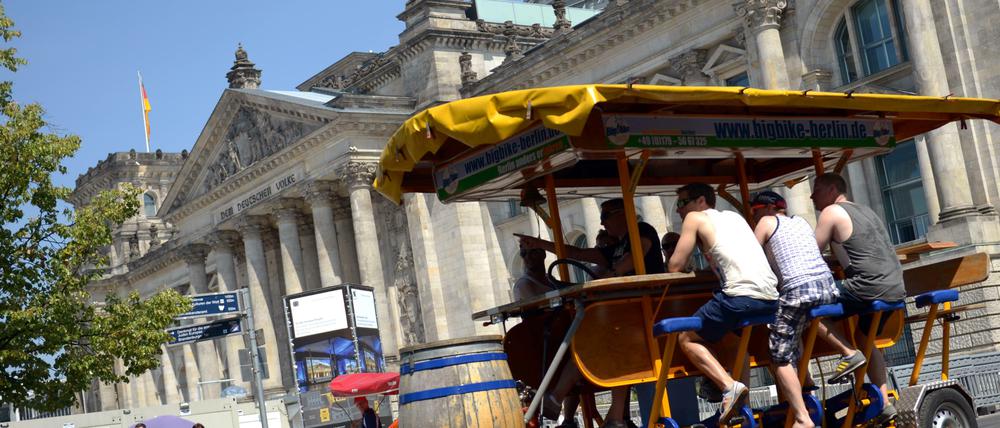Wie lange due Bierbikes noch auf Berlins Straßen fahren dürfen, ist zurzeit unklar.