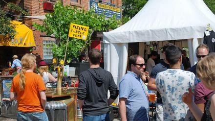 Fliegendes Schildkrötenbier. Auf dem Berliner Craft Bier Fest auf dem RAW-Gelände wurden ungewöhnliche und unangepasste Biere gefeiert