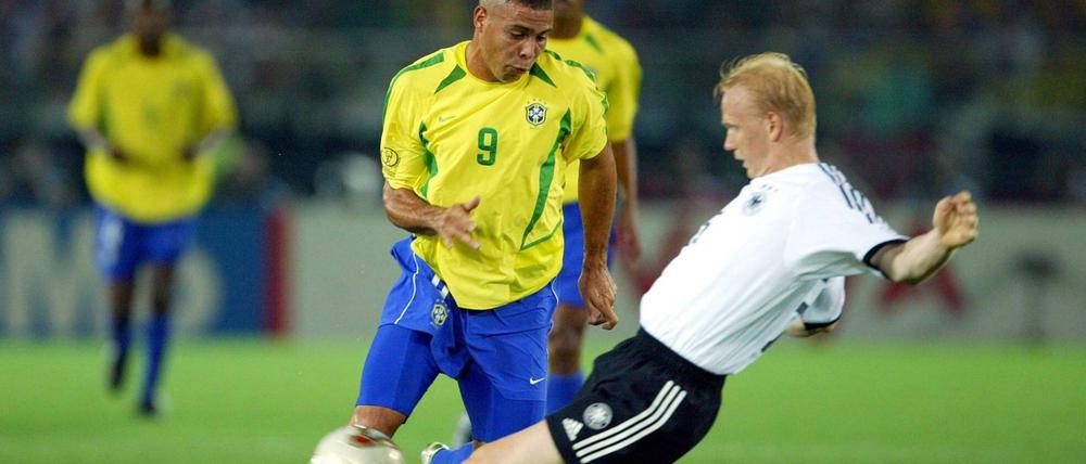 2002, WM-Finale: Ramelow gegen Brasilien (deren Farben kennt er aus Siemensstadt).