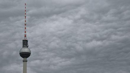 Dicke Wolken werden für Donnerstag über Berlin erwartet.