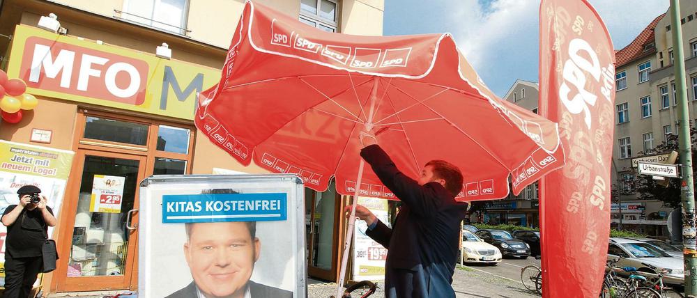Viel Aufwand, wenig Ertrag. Und trotzdem geben Politiker wie Björn Eggert den Straßenwahlkampf nicht auf.