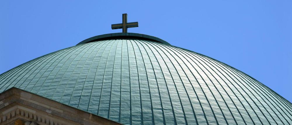 Blick auf die Kuppel der St. Hedwigs-Kathedrale.