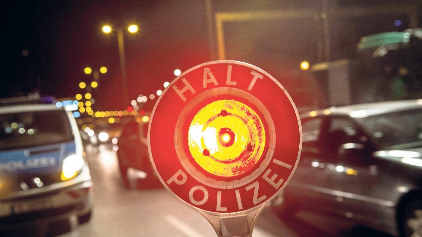 A2 Crash Gefahr Polizei Stoppt Raser Mit 321 Kmh Nur Knapp Entkommen - yejygs9