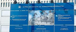 Die Zentrale des BND im Herzen Berlins entsteht gerade. Jetzt gibt es Missstimmung um die Notfallpläne. 