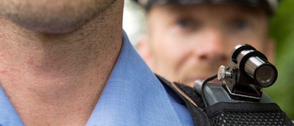 Polizisten aus Frankfurt a. M. mit einer "Body-Cam".