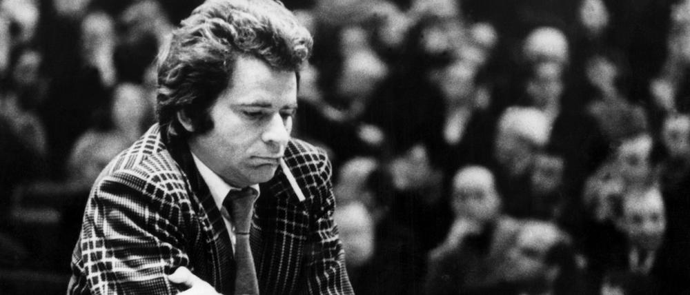 Wohlüberlegt. Schach-Exweltmeister Boris Spasski sitzt hier 1973 am Brett bei den UdSSR-Meisterschaften in Moskau. Sein legendäres Duell mit Fischer war ein Jahr zuvor. 