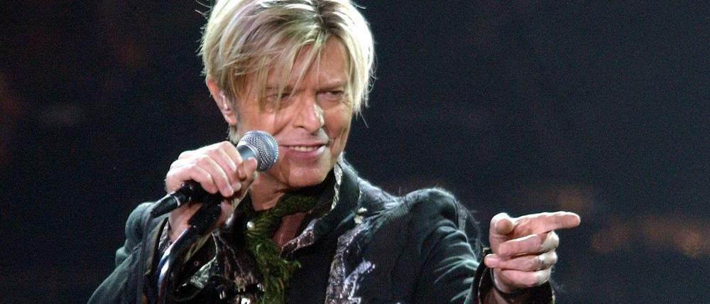 David Bowie während eines Konzerts im Jahr 2003. 