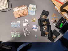Kapseln, Ecstasy und Gras: Polizei fasst 22-jährigen mit Tasche voll Drogen auf Berliner Bahnhof Ostkreuz