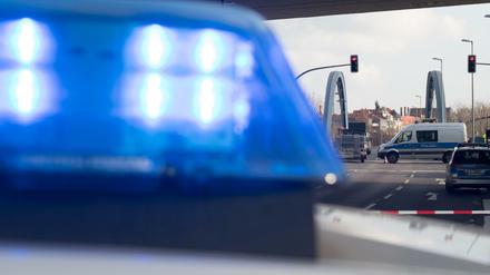 Polizeiwagen an der Mörschbrücke in Berlin-Charlottenburg.