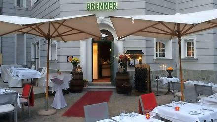 Im Sommer mit schöner Terrasse, im Winter drinnen ländlich-gemütlich: das Schöneberger Restaurant Brenner. 