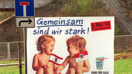 In Biesdorf warb dieses Plakat im Mai 1996 für die Länderehe Berlin-Brandenburg.