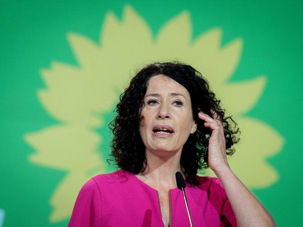 Die Berliner Grünen um Spitzenkandidatin Bettina Jarasch kritisiert Wegner als zu links für eine gute Zusammenarbeit.