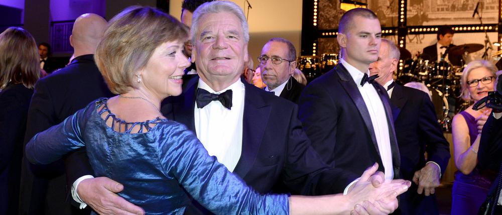 Angetanzt. Bundespräsident Joachim Gauck und seine Lebensgefährtin Daniela Schadt beim Bundespresseball im Hotel Adlon.