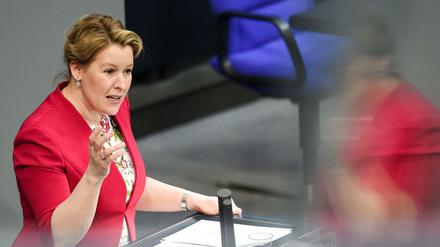 Franziska Giffey (SPD), Ministerin für Familie, Senioren, Frauen und Jugend, im Bundestag.