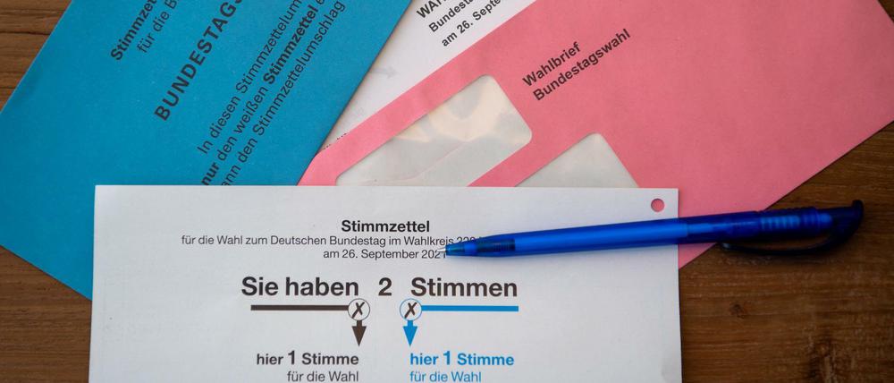 Briefwahlunterlagen für die Bundestagswahl im September.