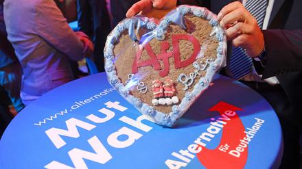 "AfD" goes Berlin" steht auf diesem Lebkuchenherz am Abend der Bundestagswahl - und so ist es gekommen.