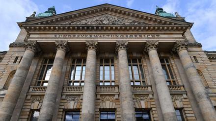 Blick auf den Eingang zum Bundesverwaltungsgericht in Leipzig. 