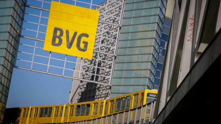 Die BVG investiert in neue U-Bahn- und Straßenbahnzüge.