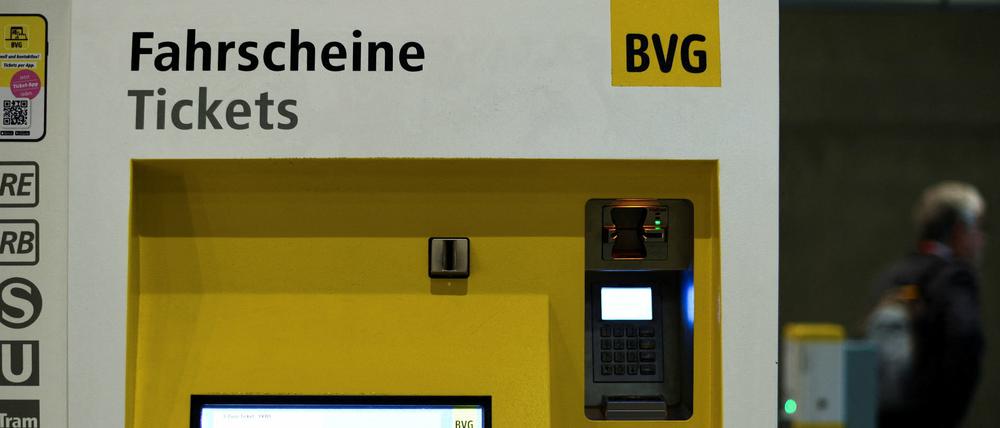 Auch während des Zeitraums des Neun-Euro-Tickets verkauft die BVG an ihren Automaten Monatskarten.