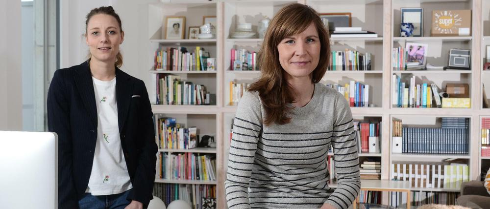 Die Berliner Unternehmerinnen Catharina Bruns (r.) und Sophie Pester beraten Menschen auf dem Weg in die Selbstständigkeit.  