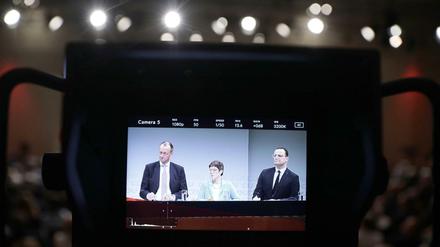Alle Blicke richten sich auf die drei Kandidaten für den CDU-Vorsitz, Friedrich Merz, Annegret Kramp-Karrenbauer und Jens Spahn (von links). 