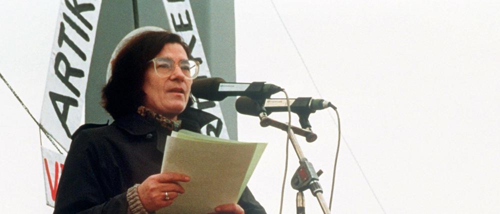 Kritisierte die „Selbstbeweihräucherung“ der „Sieger“. Christa Wolf am 4.11. 1989 auf dem Alexanderplatz.