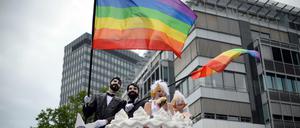 Protest für die Ehe für alle beim Christopher Street Day in Berlin.