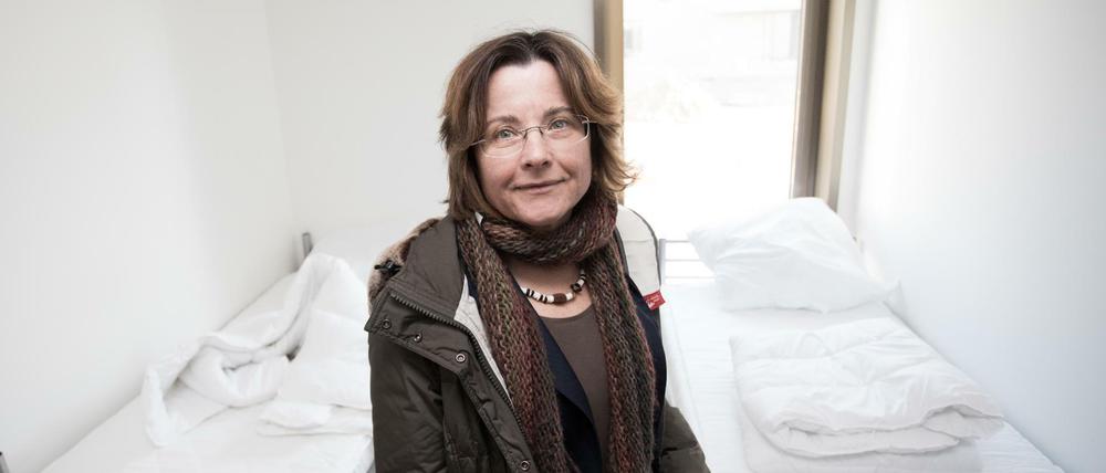 Claudia Langeheine, bisherige Präsidentin des Landesamtes für Flüchtlingsangelegenheiten, bei einem Besuch einer Flüchtlingsunterkunft. Jetzt muss sie ihren Posten räumen.