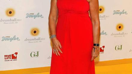 Rot steht ihr gut. Claudia Rutt bei einem „Dreamball“, der Spendengala im Ritz-Carlton.
