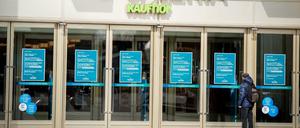 Doors closed: Galeria Kaufhof at Alexanderplatz.