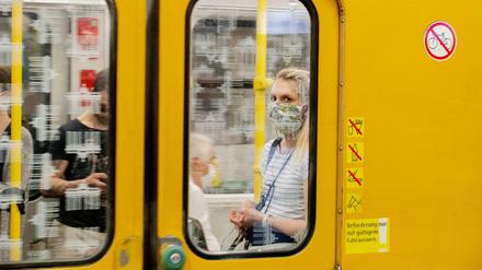 In Berlin gilt im öffentlichen Nahverkehr die Maskenpflicht.