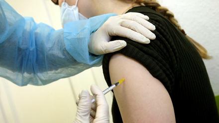 Impfwillige können sich nun schon nach drei Monaten boostern lassen. 