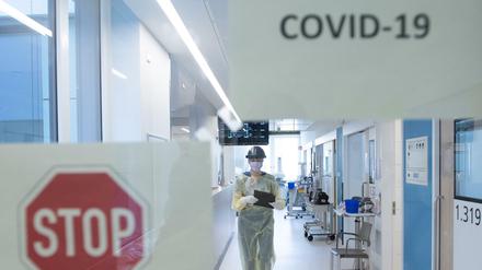 Am Dienstag meldet die Senatsverwaltung für Gesundheit zwar mehr bestätigte Corona-Infiziert, aber auch etwas weniger Patienten in Berliner Kliniken.