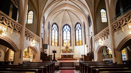 Menschenleer ist die römisch-katholische St.-Afra-Kirche in der Graunstraße in Gesundbrunnen.