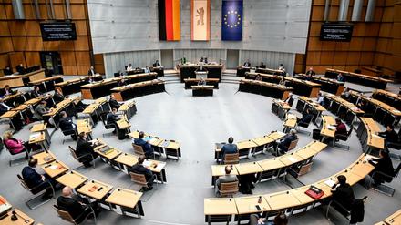 Bei der der Plenarsitzung im Berliner Abgeordnetenhaus am Donnerstag war eine neue Sitzordnung vorbereitet worden. 