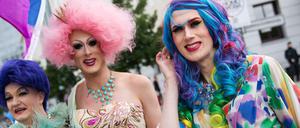 Gay Pride und Party: Beim CSD wird nicht nur gefeiert. Am 27. Juni wird in Berlin auch wieder für LGBT-Rechte demonstriert.