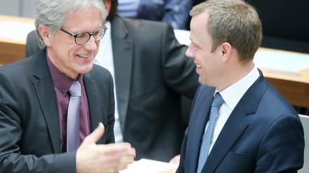 Kurzer Dienstweg: Sozialsenator Mario Czaja (rechts) ließ sich von der Verwaltung des Finanzsenators Matthias Kollatz-Ahnen „außerplanmäßige Verpflichtungsermächtigungen“ ausstellen. 