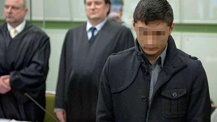 Einer der Angeklagten beim Prozessauftakt vor dem Landgericht Berlin.