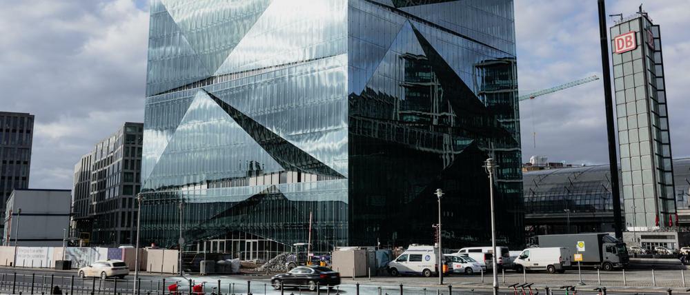 Lieblinge der Architekten. Bürogebäude prägen das Gesicht vieler Städte – wie neuerdings das „Cube Berlin“ am Berliner Hauptbahnhof. Aber werden sie wirklich gebraucht?