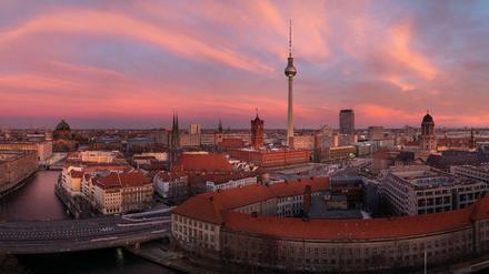 Berlin um das Rotes Rathaus und Fernsehturm herum.