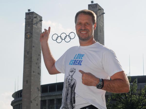 Langstrecken-Kämpfer Roger Nussbaum vor dem Olympiastadion. 