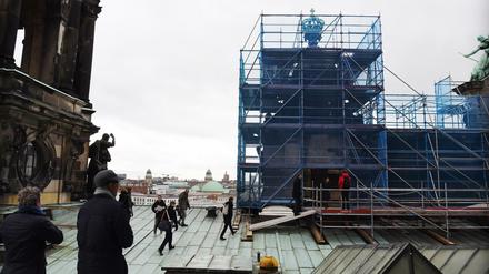Hier gibt's was aufs Dach: So sieht's derzeit auf dem Berliner Dom aus.